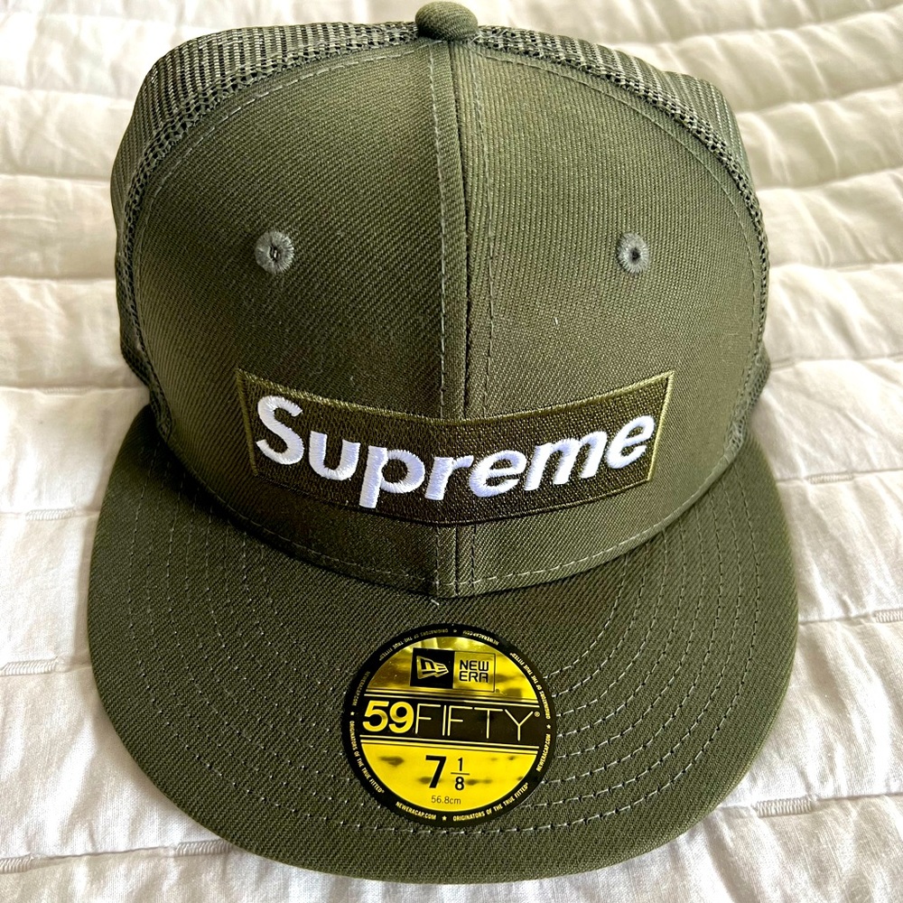 Supreme new era fitted hat 7 1/8 brand new